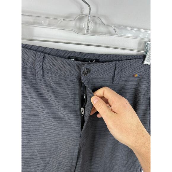 Travis Mathew Golf Shorts Striped Grey Black Size 32 x 10 Inch Lightweight - Picture 10 of 10